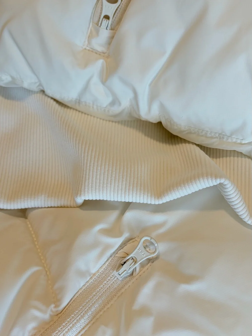 ALO Yoga White Cropped Puffer Jacket with Hood